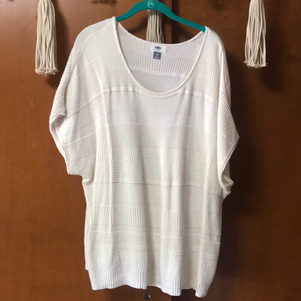 NEVER WORN BEFORE: White Sweater : Short Sleeve